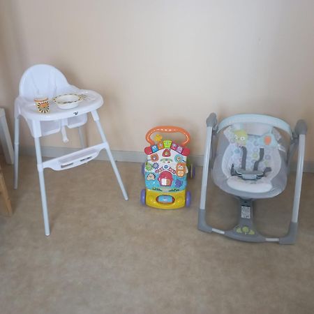 Cap Coutellerie - Sejours Pros Ou Familles En Hypercentre De Thiers Apartment Luaran gambar