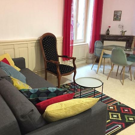 Cap Coutellerie - Sejours Pros Ou Familles En Hypercentre De Thiers Apartment Luaran gambar