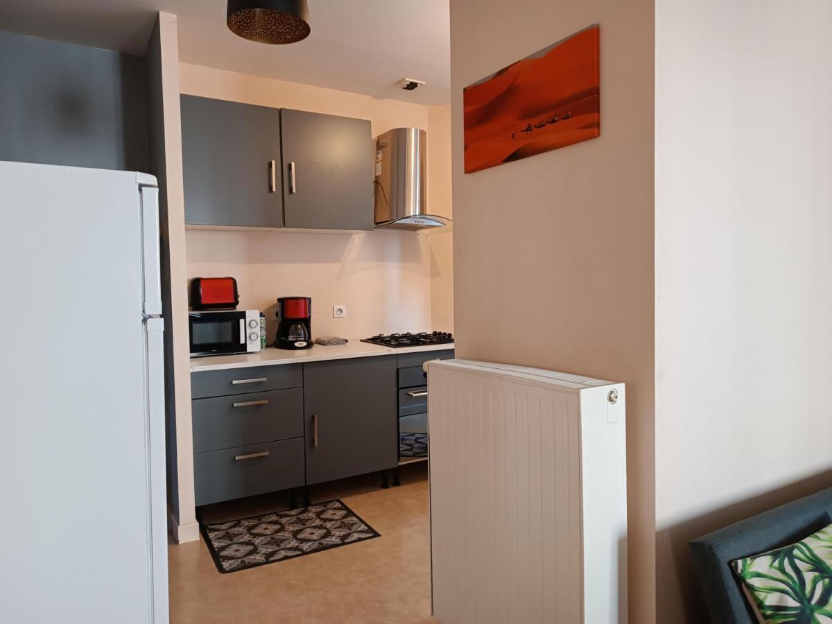 Cap Coutellerie - Sejours Pros Ou Familles En Hypercentre De Thiers Apartment Luaran gambar