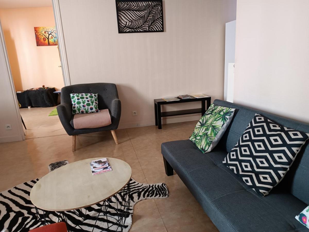 Cap Coutellerie - Sejours Pros Ou Familles En Hypercentre De Thiers Apartment Luaran gambar