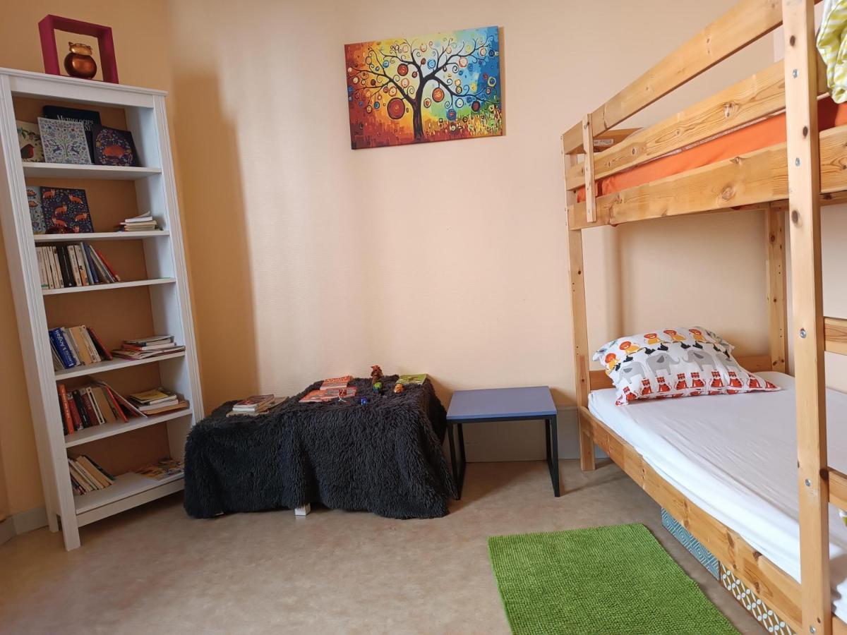 Cap Coutellerie - Sejours Pros Ou Familles En Hypercentre De Thiers Apartment Luaran gambar