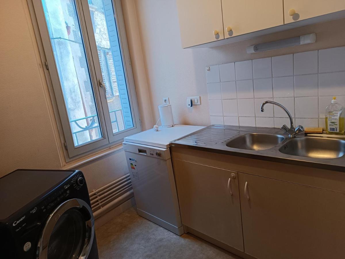 Cap Coutellerie - Sejours Pros Ou Familles En Hypercentre De Thiers Apartment Luaran gambar