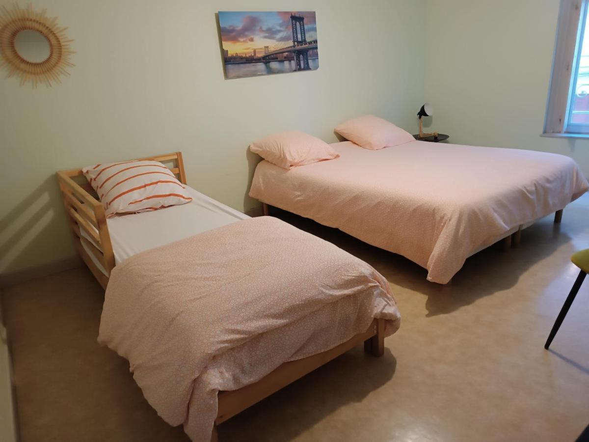 Cap Coutellerie - Sejours Pros Ou Familles En Hypercentre De Thiers Apartment Luaran gambar