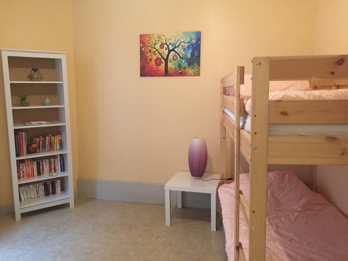 Cap Coutellerie - Sejours Pros Ou Familles En Hypercentre De Thiers Apartment Luaran gambar