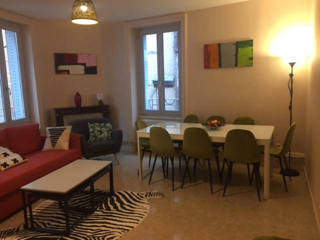 Cap Coutellerie - Sejours Pros Ou Familles En Hypercentre De Thiers Apartment Luaran gambar