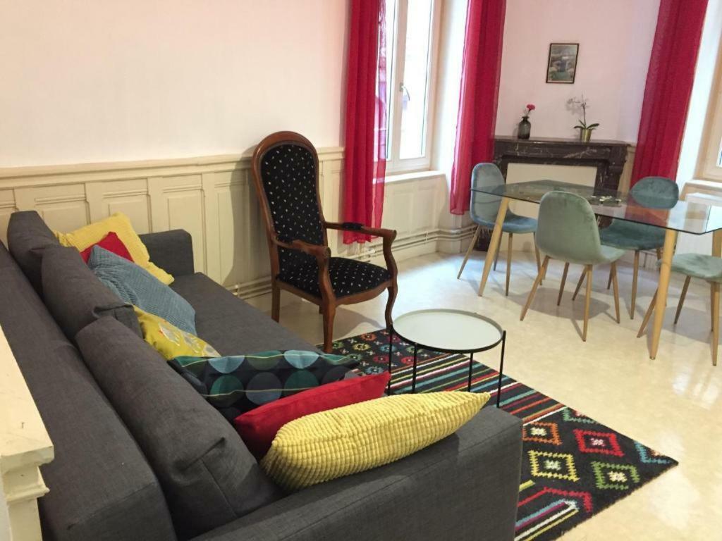 Cap Coutellerie - Sejours Pros Ou Familles En Hypercentre De Thiers Apartment Luaran gambar