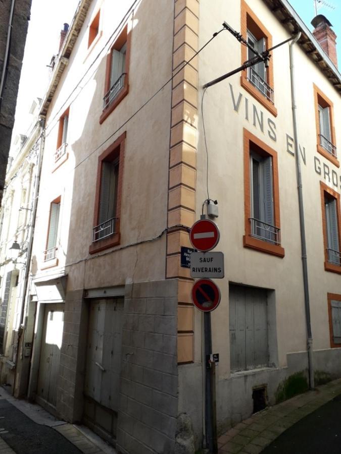 Cap Coutellerie - Sejours Pros Ou Familles En Hypercentre De Thiers Apartment Luaran gambar